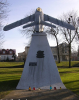 Pomnik Lotników - samolot MIG-17