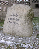 pamiątkowy kamień przy kościele