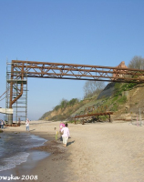 Zejście na plażę w budowie.