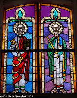 Piotr i Paweł - witraż w prezbiterium