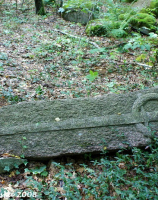 Kamień wieńczący pomnik