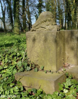 Fragment pomnika lub nagrobka