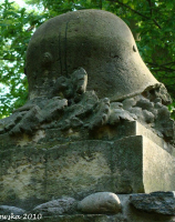 Branówko, zwieńczenie pomnika