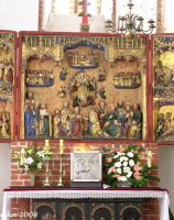 Ołtarz główny - tryptyk.