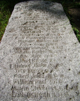 Brzeziny - stela poświęcona mieszkańcom wsi poległym w I wojnie światowej.