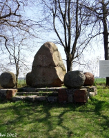 Mianowice, pomnik upamiętniajacy bitwę z 1807 r.
