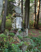 Setnica, pomnik na dawnym cmentarzu