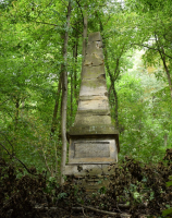 Dąbroszyn, obelisk w parku górnym