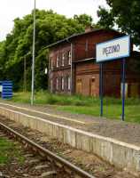 Pęzino, stacja kolejowa