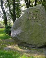 Łobez, pomnik Otto Puchsteina