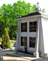 Lubasz, cmentarz przy kościele